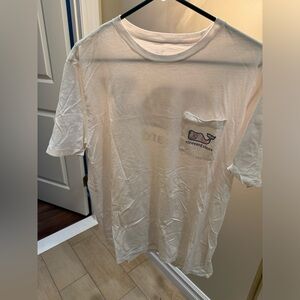 Women’s size large vineyard vines tshirt